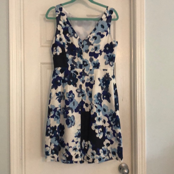 Dress - Picture 2 of 3